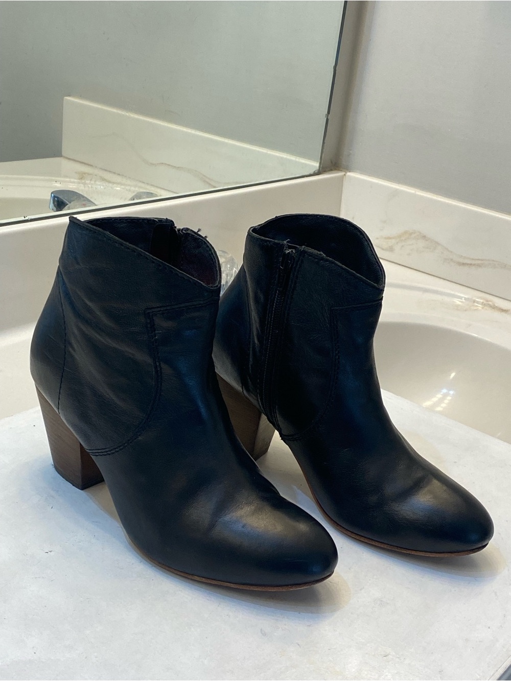 Boden leather ankles boot, size 9 good condition good bottom clean interior